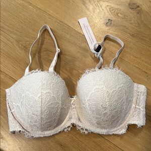 NWT Victoria’s Secret Bra 34D